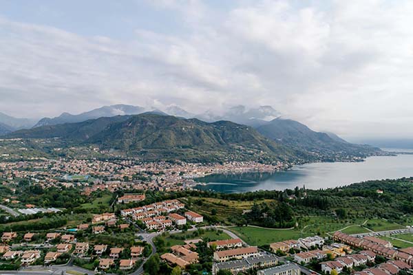 我越想越不对：雄鹿最后两分钟连丢分，胜负关键点，这波操作太狠，主教练语